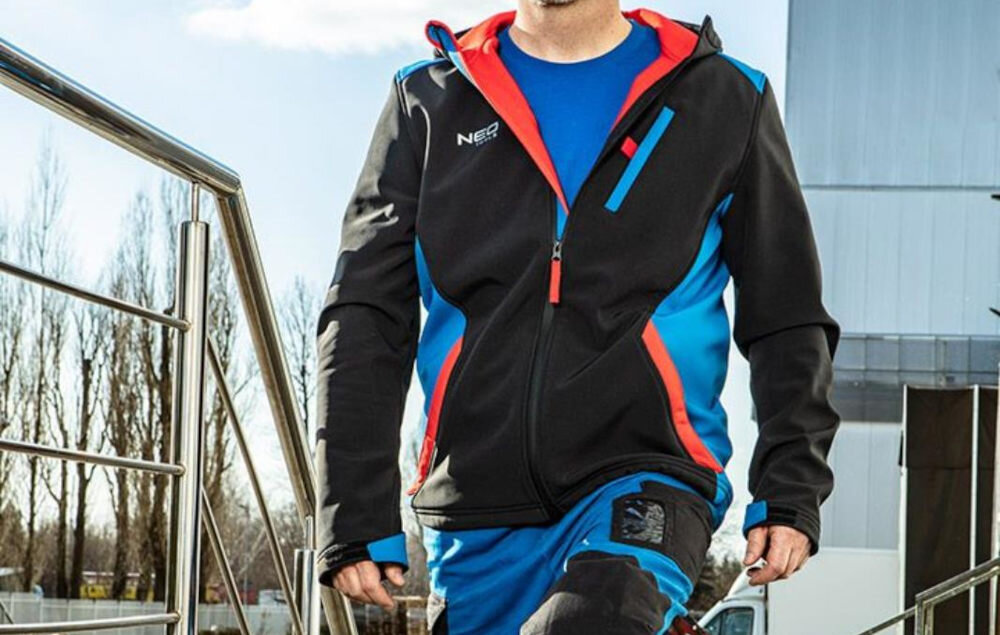 Kurtka robocza NEO TOOLS Softshell 81-558-M (rozmiar M) wygląd prezentacja wizualizacja lifestyle osoba prezentująca