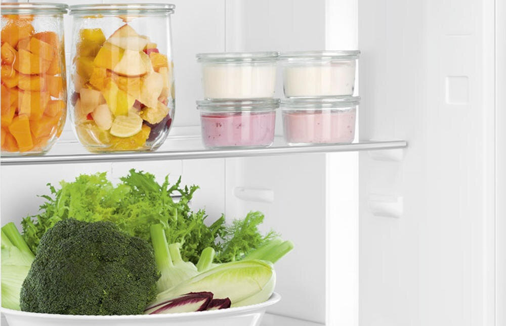 SMEG FAB50RCR5 lodówka wnętrze rodzina szklane regulowane półki pojemne szuflady żywność