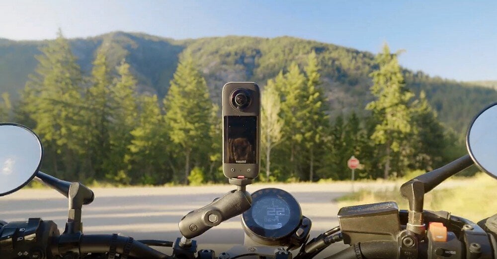 Kamera sportowa INSTA360 X3   sport montaż nagrywanie stabilizacja montaż edycja filtry ostrość śledzenie tryby bateria akumulator zasilanie ładowanie rozdzielczość filmy obudowa odporność wielkość łączność sterowanie 