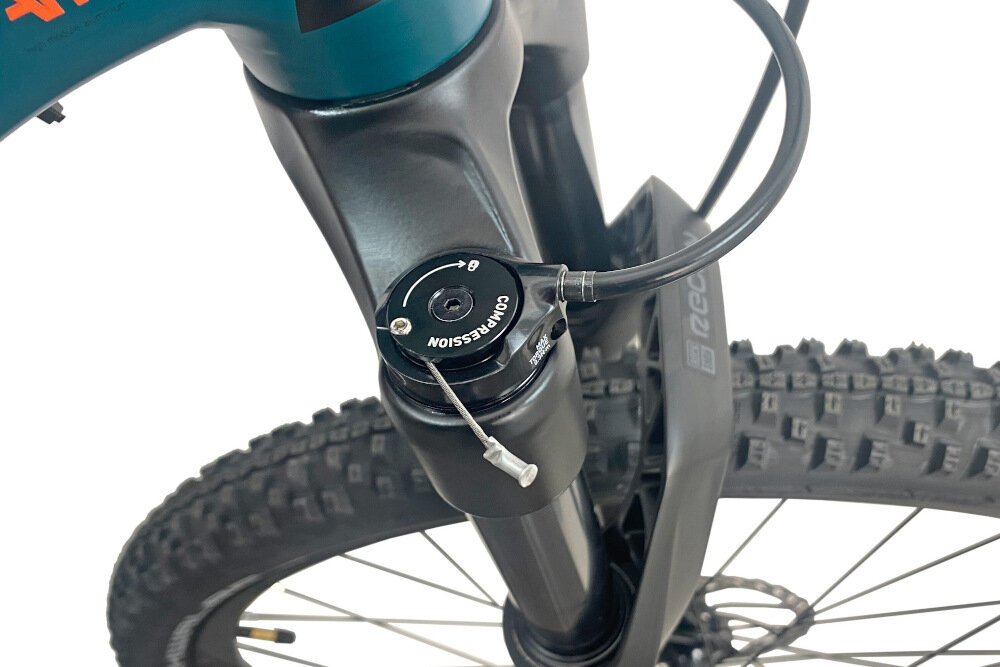 Rower górski MTB TORPADO Storm X7 M19 29 cali męski Zielony rower typu hardtail przedni amortyzator marki Rock Shox ułatwia najeżdżanie na przeszkody niweluje wstrząsy na kierownicy niska masa roweru duża sztywność