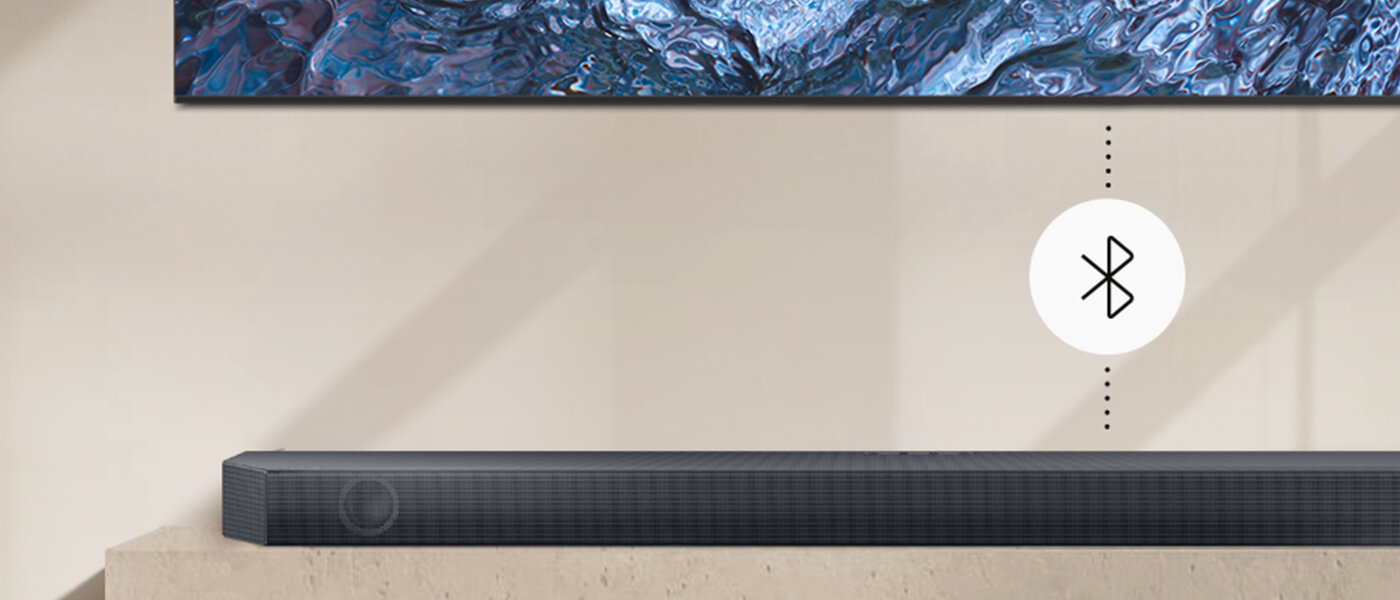 Soundbar Samsung HW-Q60C łączy się z telewizorem Samsung bezprzewodowo, korzystając z technologii Bluetooth