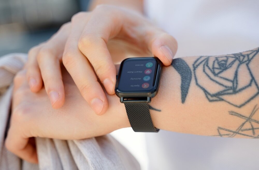 Smartwatch GARETT GRC Classic ekran bateria czujniki zdrowie sport pasek ładowanie pojemność rozdzielczość łączność sterowanie krew puls rozmowy smartfon aplikacja