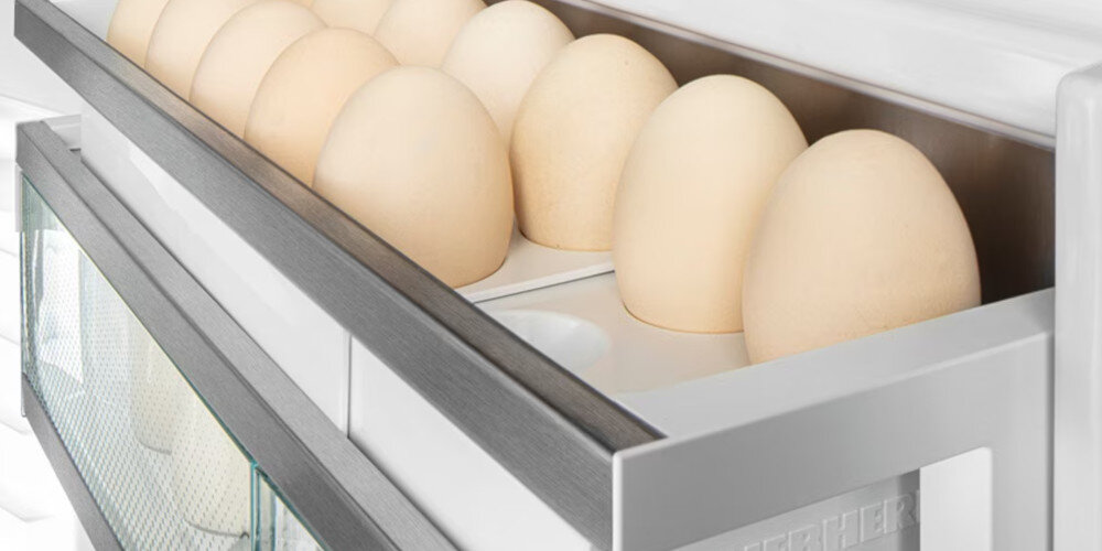 CHŁODZIARKA LIEBHERR CBNsdc 573i EASYFRESH podstawka na jajka 2 w 1 oszczędność miejsca jajka przechowywanie